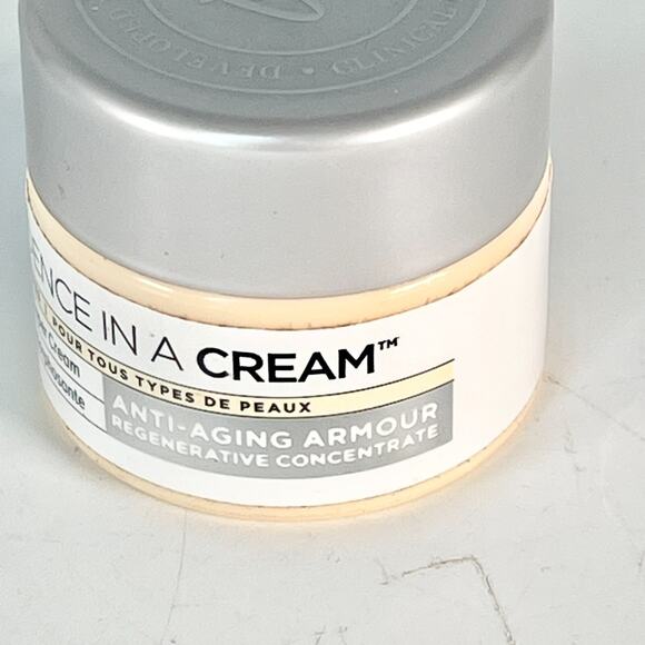 It Cosmetics Confidence in a Jar Moisturizing Super Cream Travel .237 oz 7ml New - Picture 3 of 6
